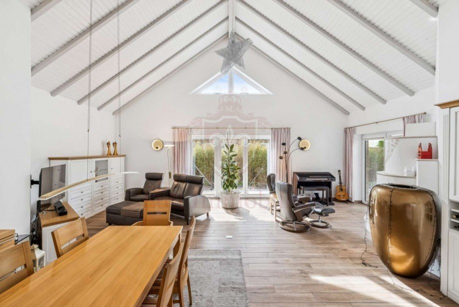 Wohnzimmer mit Kathedraldecke Einfamilienhaus Kaltenkirchen