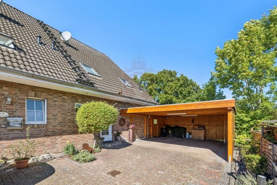 Doppelcarport Doppelhaush�lfte Wakendorf II