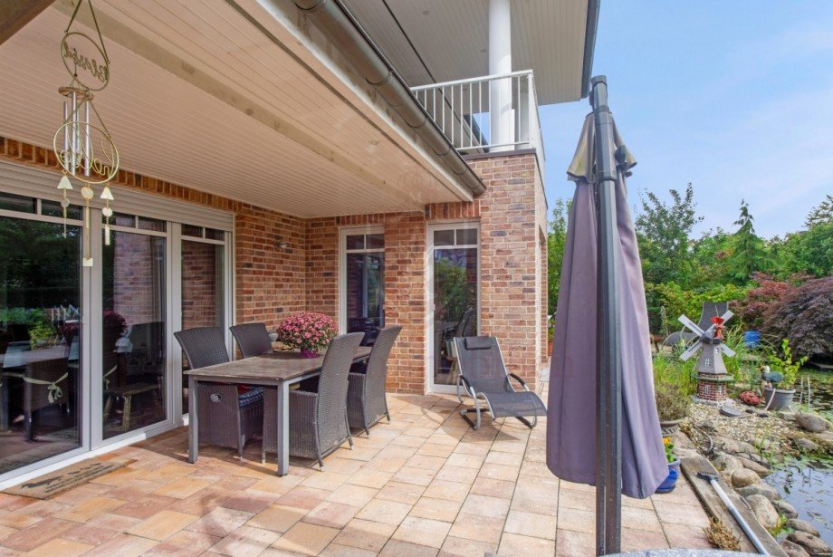 Terrasse zum Esszimmer Einfamilienhaus Halstenbek