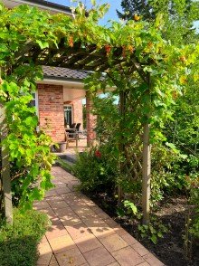 Gartenimpression Luxuri�se Toskana Villa in ruhiger Lage von Halstenbek