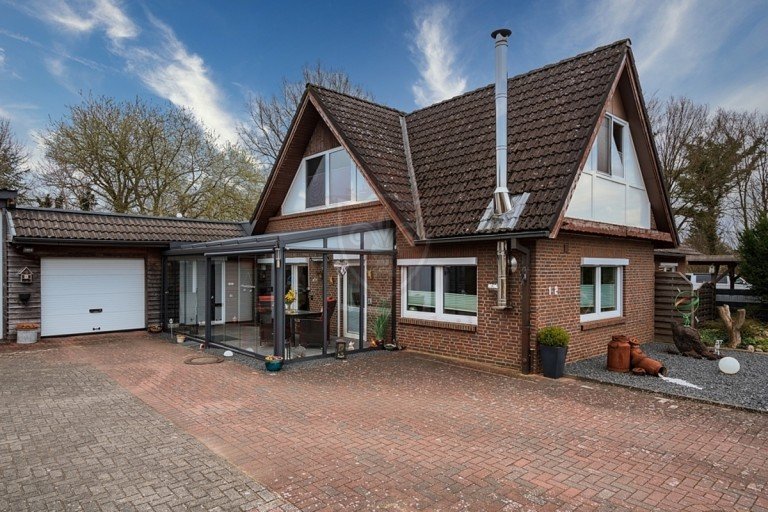 Aussenansicht Schmalfeld Zweifamilienhaus ***Wenn nicht jetzt - wann dann? Platz satt f�r Kind und Kegel ***