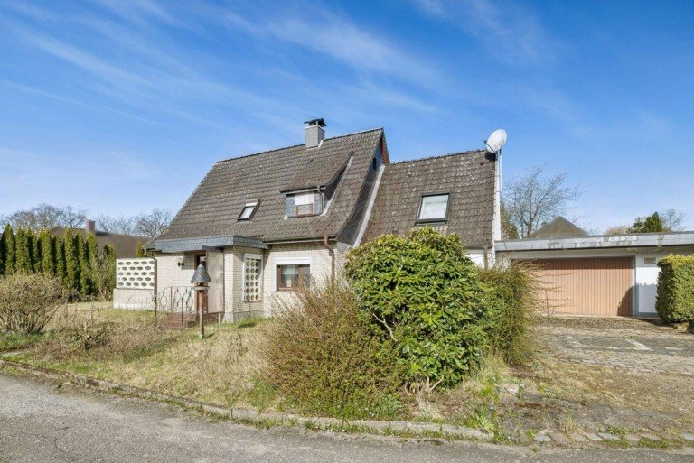 Aussenansicht Hartenholm Einfamilienhaus ***Handwerker aufgepasst - Gepflegtes Siedlungshaus auf traumhaftem Grundst�ck***