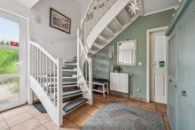 Offene Holztreppe *** Hier ist kaufen g�nstiger als mieten - Doppelhaush�lfte f�r die kleine Familie ***