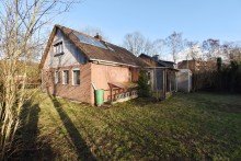 Gartenansicht 2 Handwerkertraum - Sanierungsbed�rftiges Einfamilienhaus fu�l�ufig zum Ihlsee