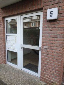 Hauseingang Kapitalanleger aufgepa�t - Sonnige, gepflegte Dachgescho� Maisonette in ruhiger Lage