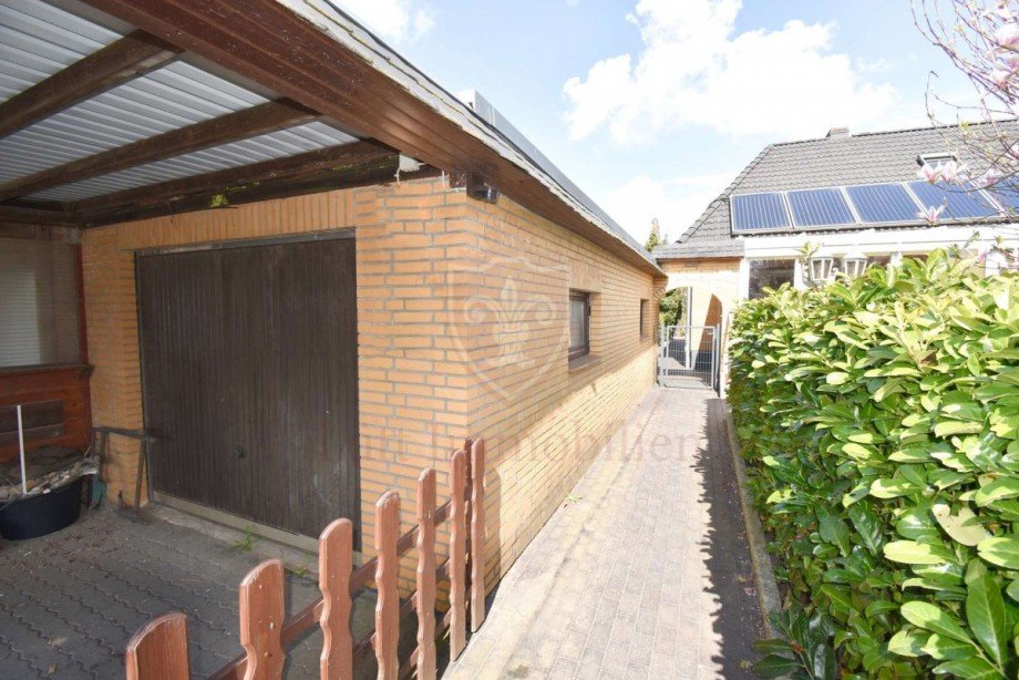Zugang mit Garage Einfamilienhaus Henstedt-Ulzburg