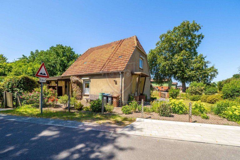 Aussenansicht Hasenmoor Einfamilienhaus ***Handwerker aufgepasst - Gepflegtes Siedlungshaus auf gro�z�gigem Grundst�ck***
